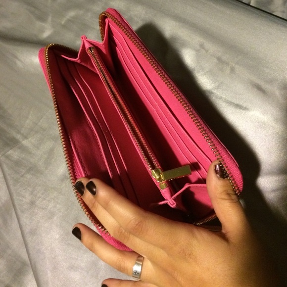 Torch Burch Wallet - Picture 4 of 4